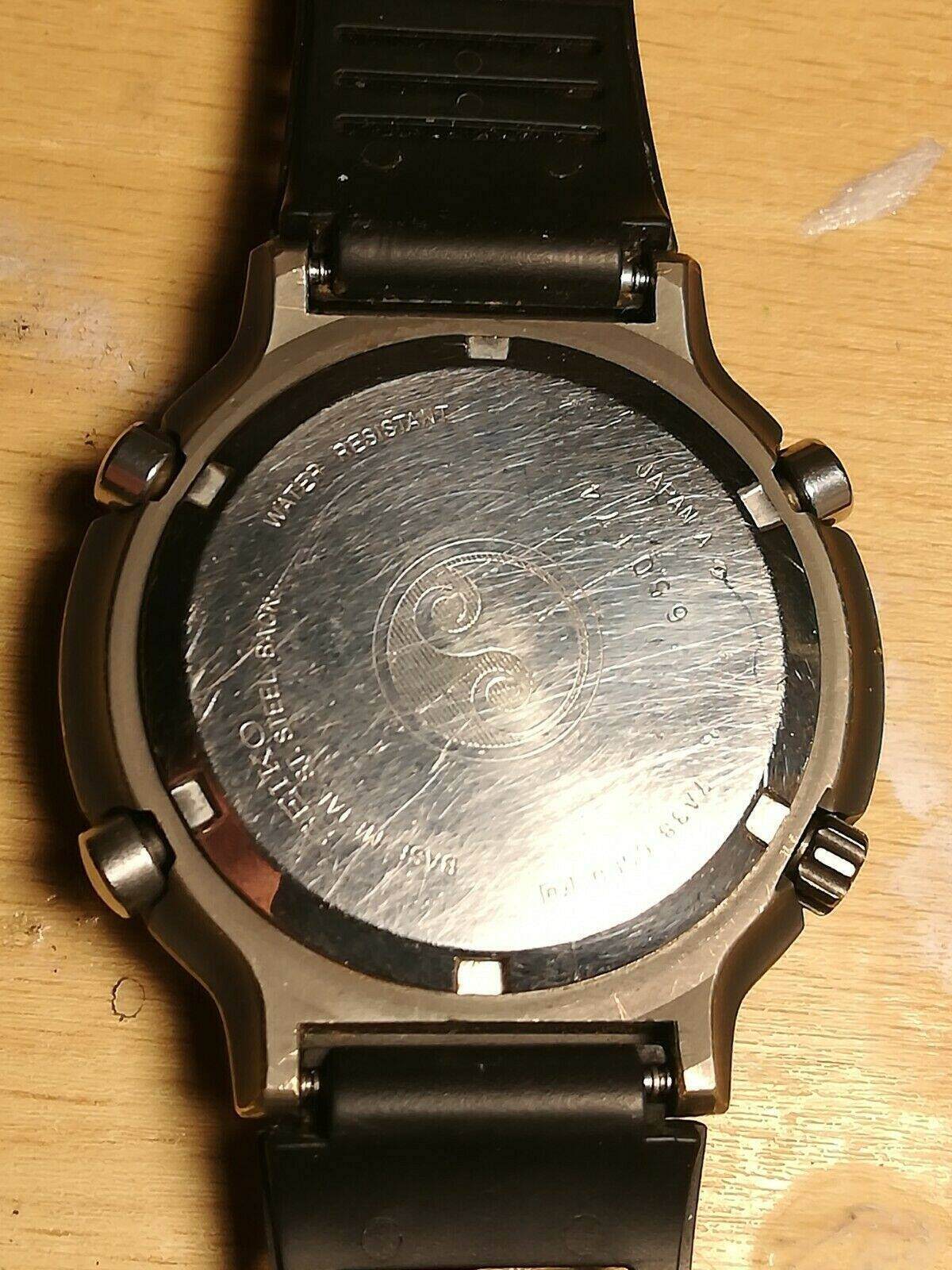 rsz_7a38-6060-titaniuimcoated-whiteface-rubberstrap-ebay-dec2021-joblotpair-5.jpg